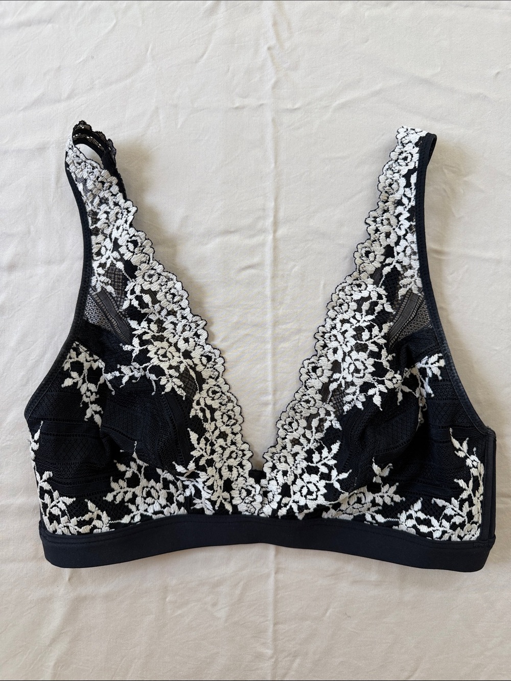 NWOT Wacoal Black Bralette with White Floral Embroidery